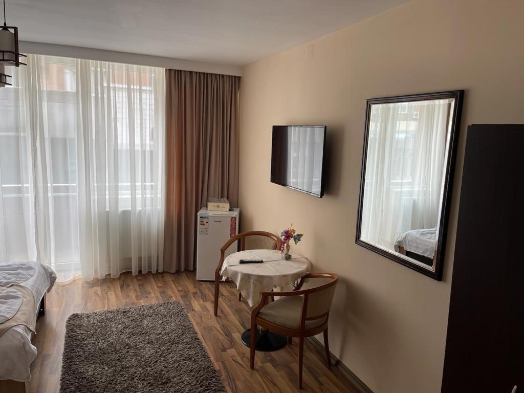 Hotel Casa Alex Târgu Jiu Exteriér fotografie
