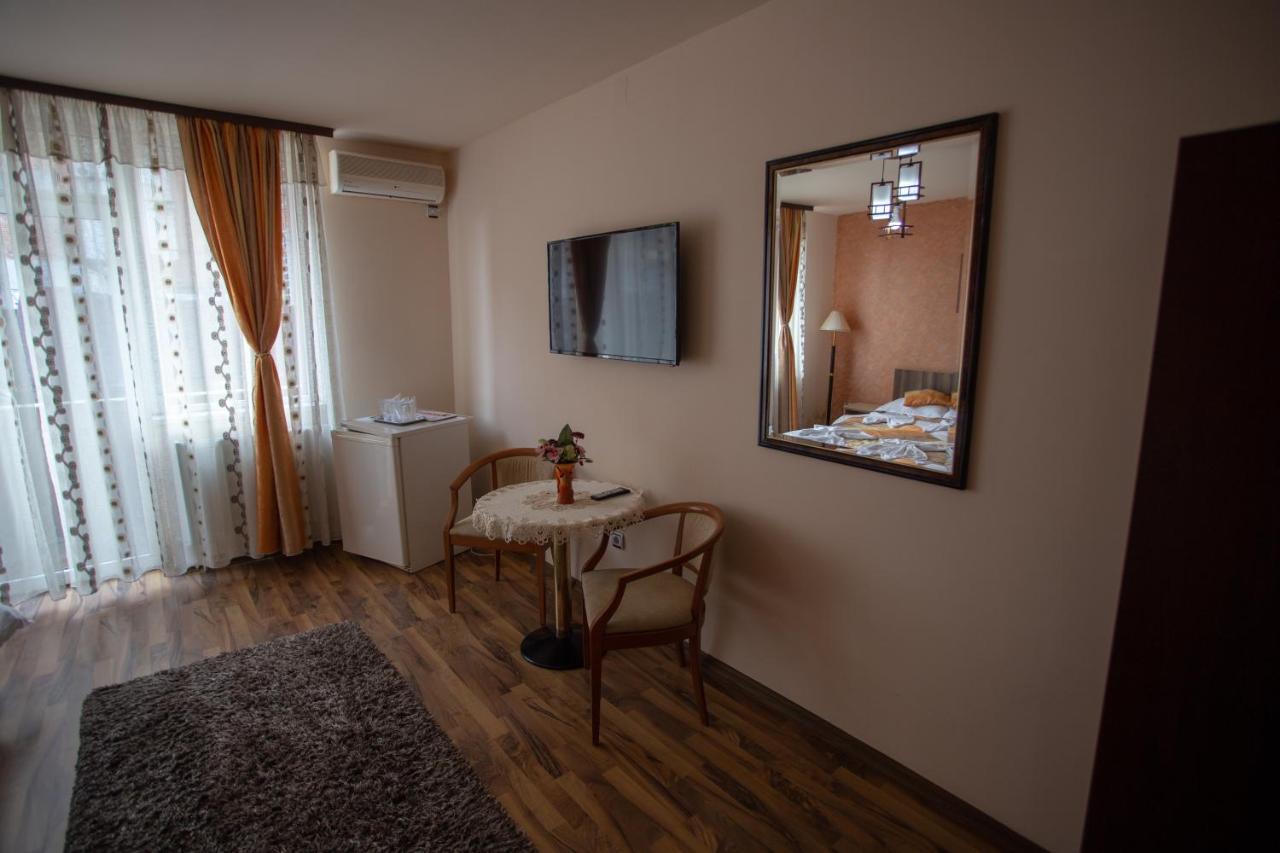 Hotel Casa Alex Târgu Jiu Exteriér fotografie