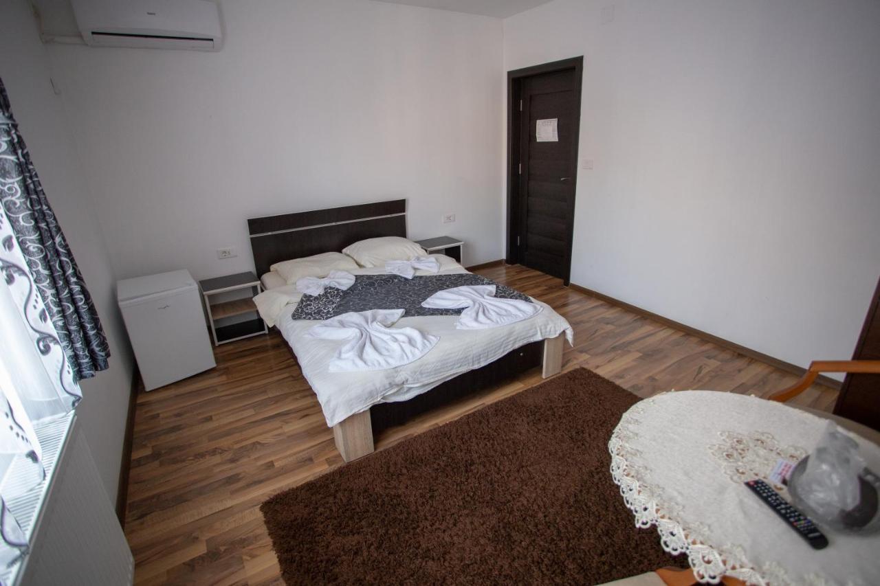 Hotel Casa Alex Târgu Jiu Exteriér fotografie