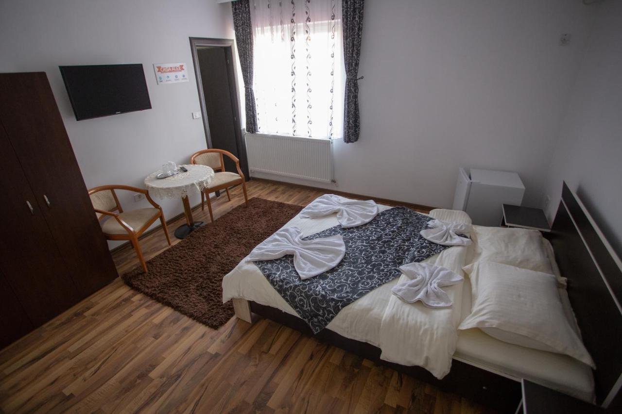 Hotel Casa Alex Târgu Jiu Exteriér fotografie