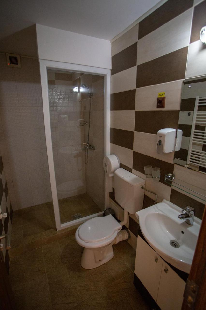 Hotel Casa Alex Târgu Jiu Exteriér fotografie
